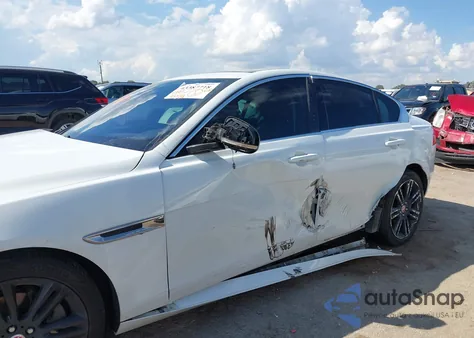 2019 Jaguar Xe 25T Prestige z USA, uszkodzony, nr VIN SAJAE4FX4KCP49744